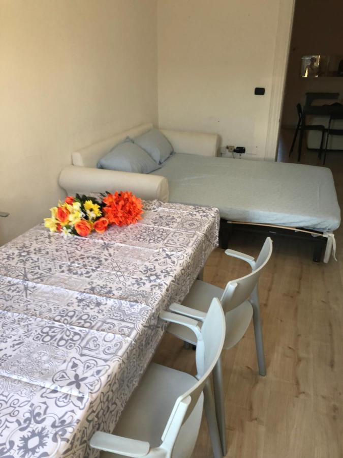 Charming 1-Bed Apartment In Milano Kültér fotó